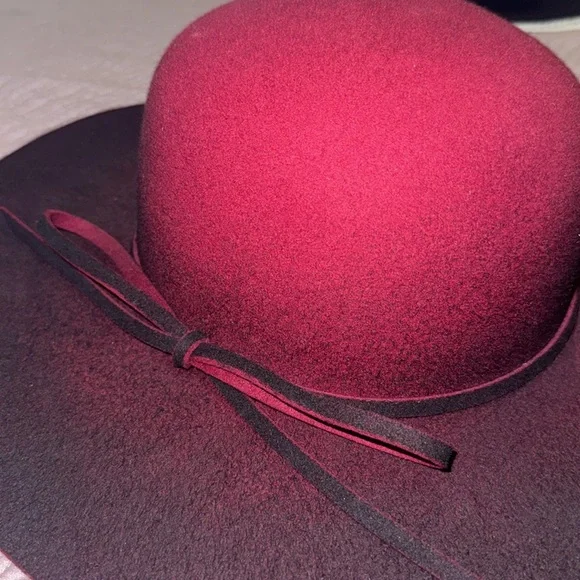 NWT Liz Claiborne Red to Black Felt Like Hat - Picture 2 of 4